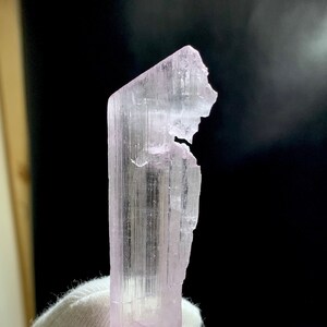 Natural Raw Pink Kunzite Crystal , Natural Kunzite , Natural Crystal , Kunzite Specimen , Kunzite Gemstone , Weight : 21 Grams