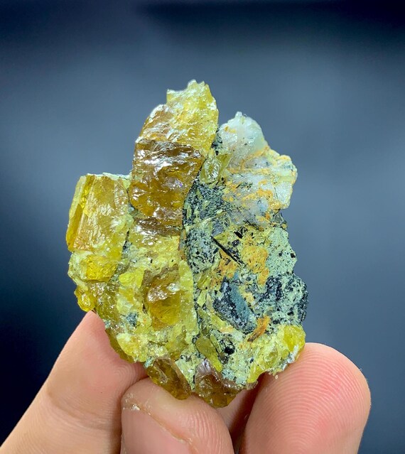 パキスタン スカルドゥ産 スフェーン原石