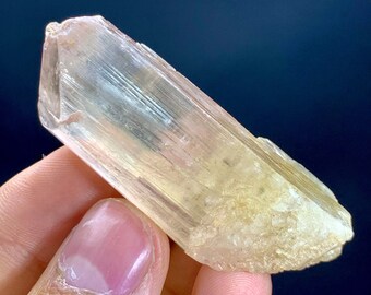 天然の黄色のトリフェーン クンツァイト クリスタル 天然トリフェーン クンツァイト クリスタル、イエロー クンツァイト