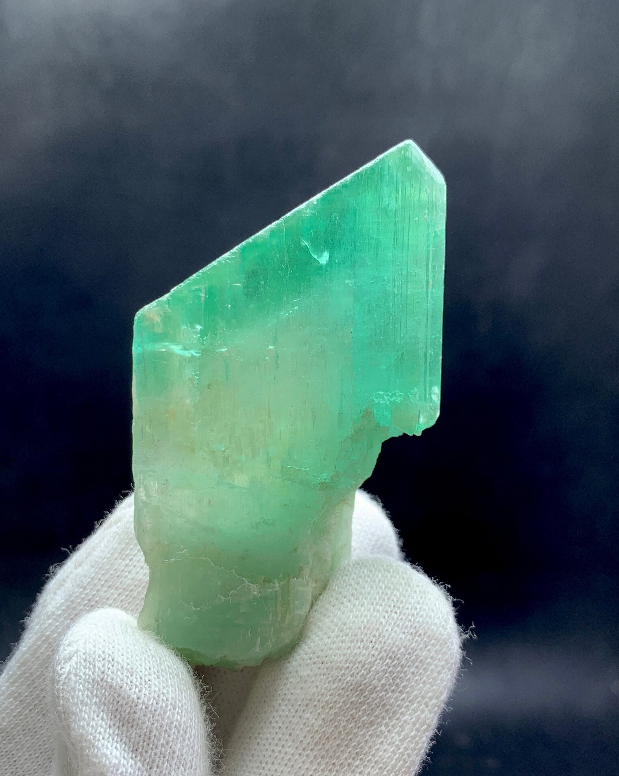 Beëindigd Mint Green Kunzite Crystal uit Kunar, ruwe Kunite, Kunzite Mineral, Kunzite Stone, 53,82 gram