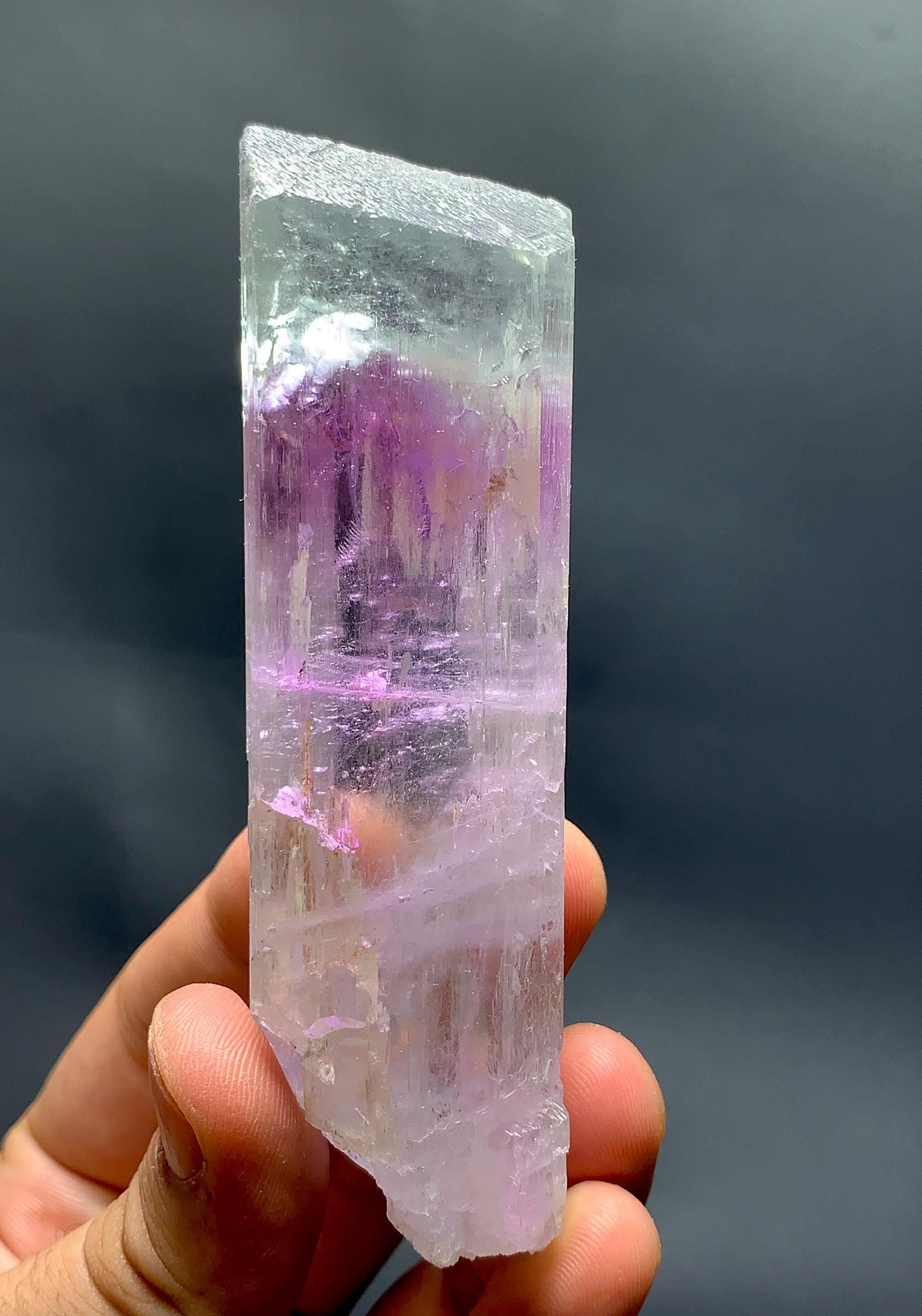 二色クンツァイト結晶標本、アフガニスタン産スポジュメン、150.61