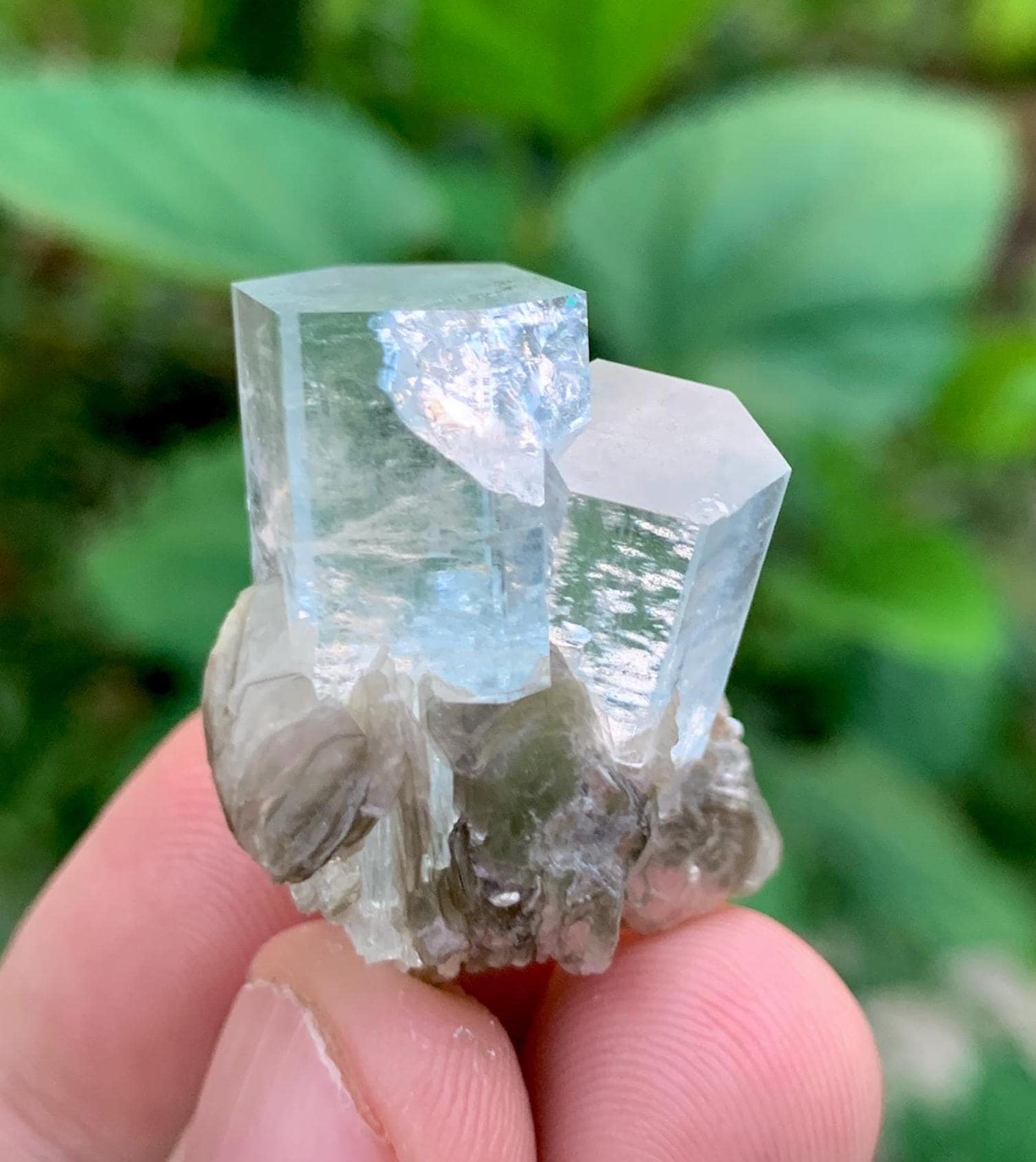 雲母標本付きアクアマリン結晶、原石アクアマリン、アクアマリン宝石