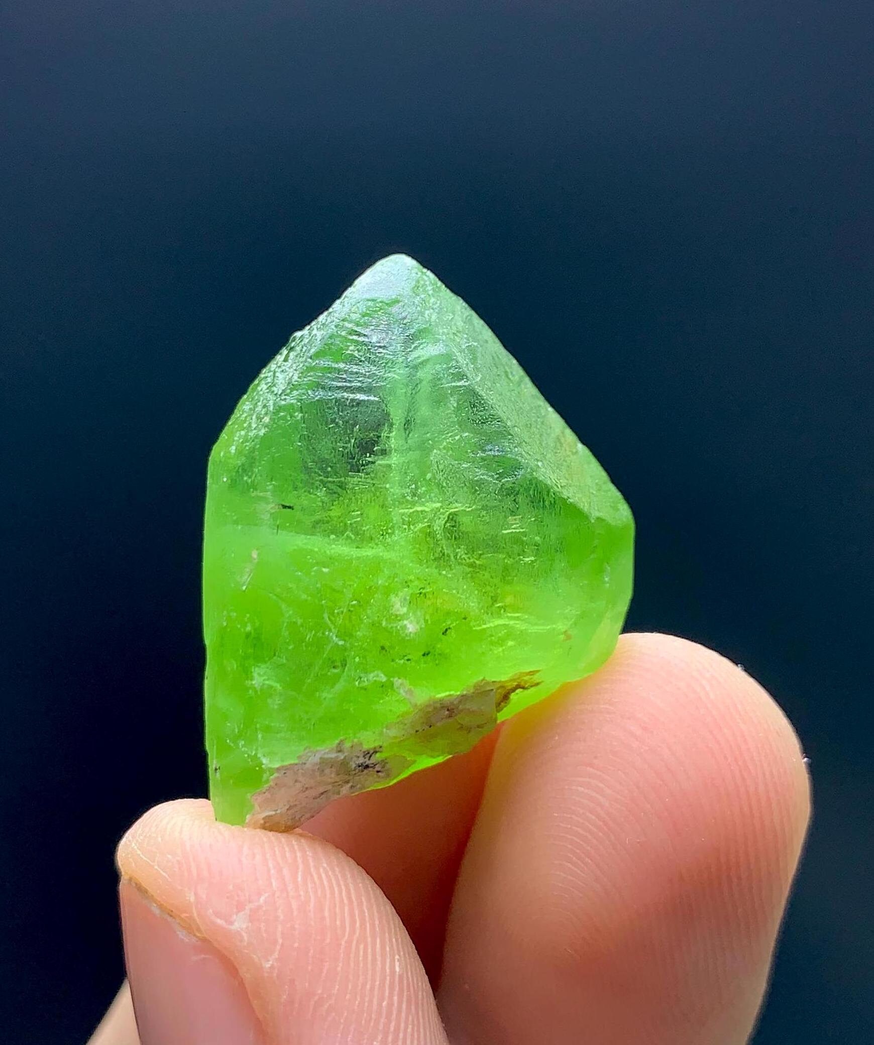 豊かなグリーンのペリドット結晶、未加工標本、パキスタン - Etsy 日本