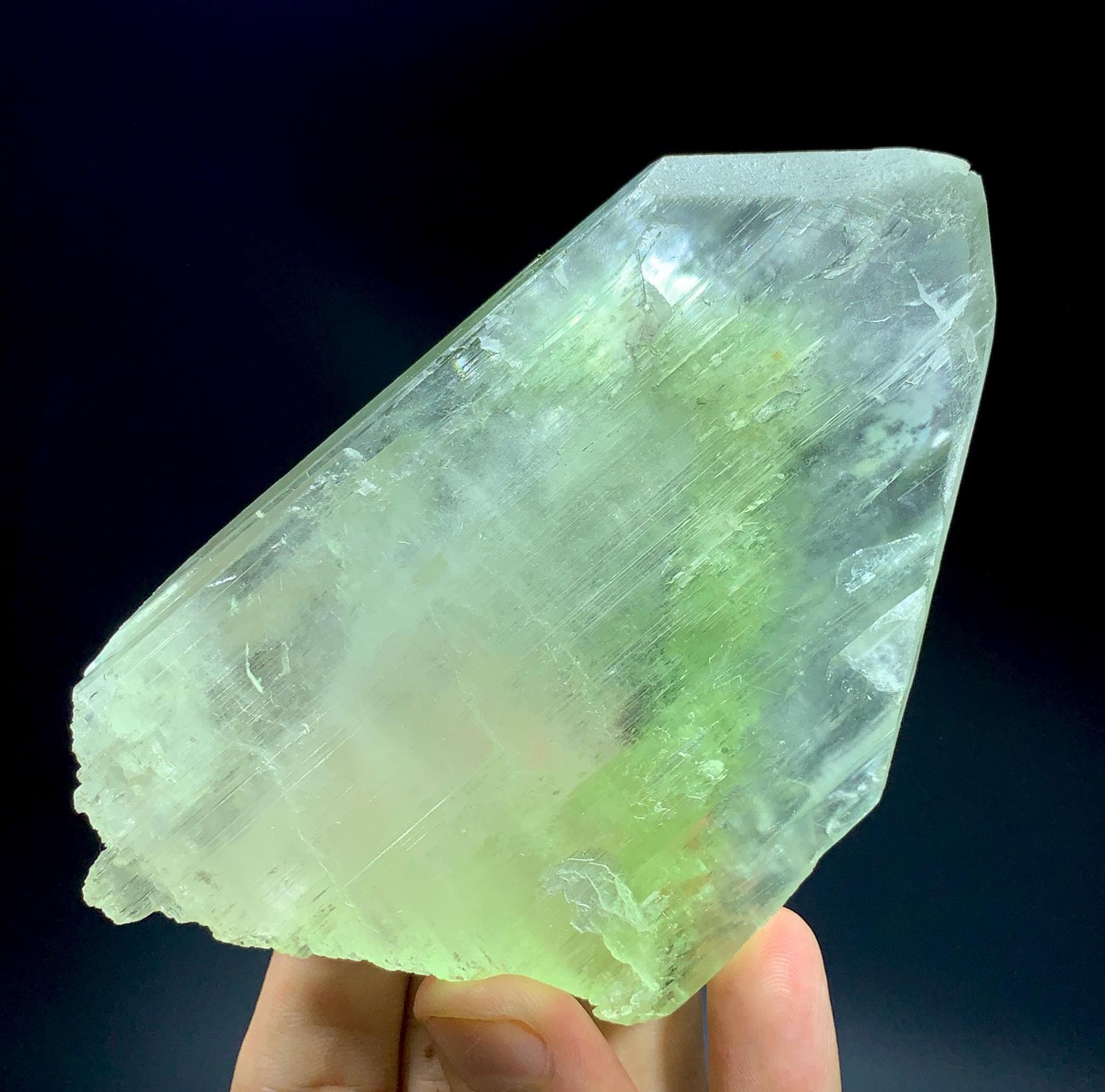 レモンイエロートリフェーンクンツァイトクリスタル（グリーン