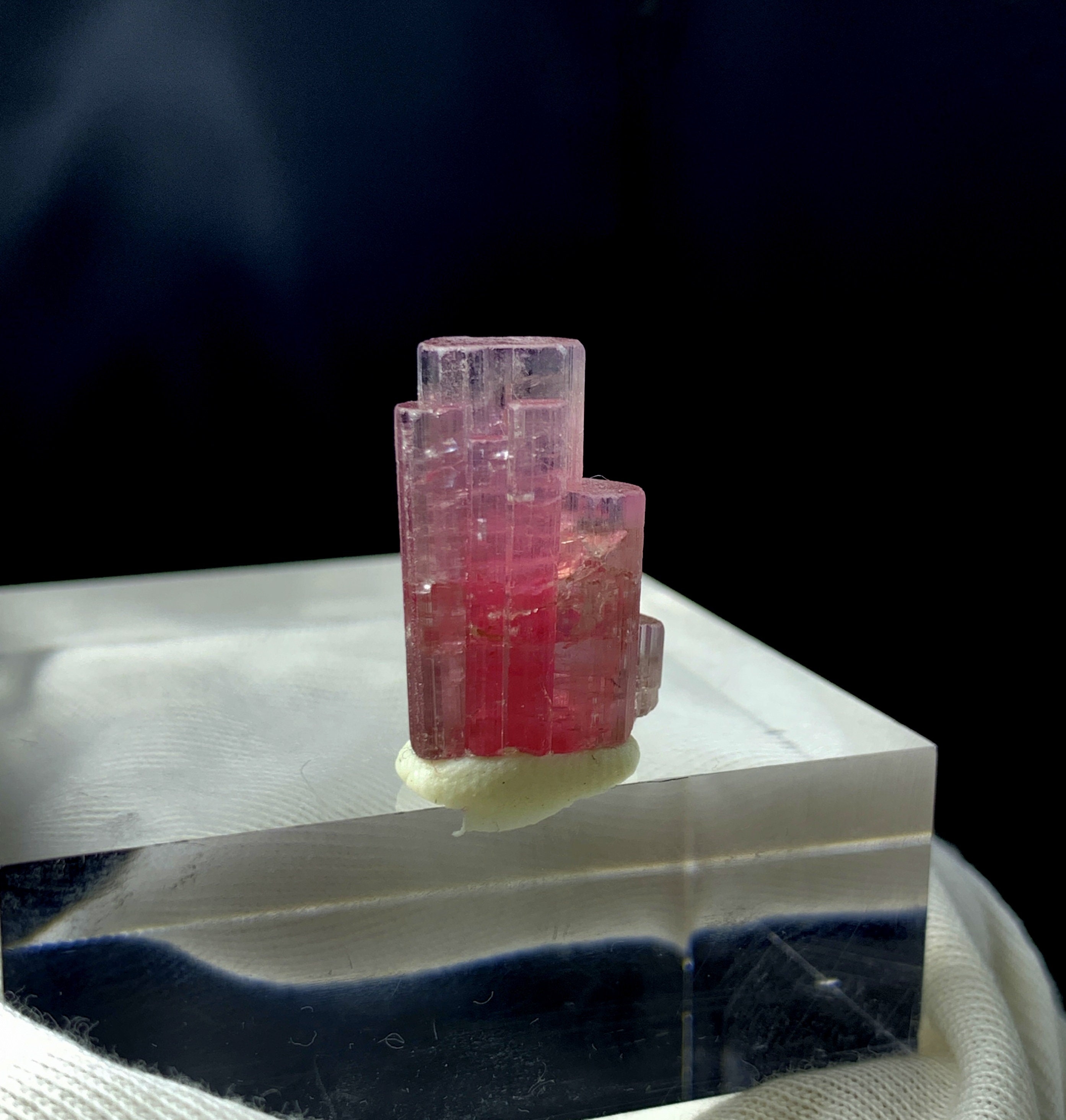 ピンクトルマリンクリスタルバンチ、原石（22.50カラット） - Etsy 日本