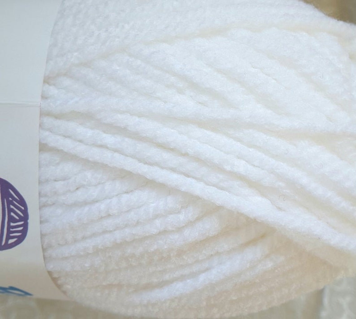 White Acrylic Yarn 2 Skeins of Acrylic Yarn and 4.00 Mm Etsy