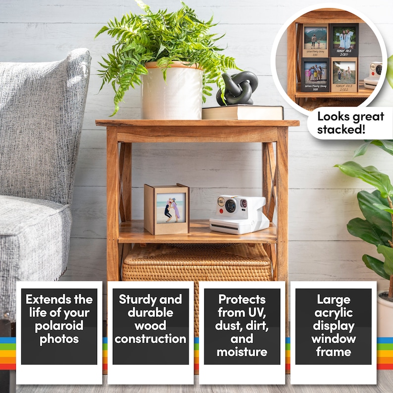Op de afbeelding: Houten displayframes met acrylvensters, ontworpen om Polaroid-foto's te presenteren. De frames zijn stevig en duurzaam en beschermen foto's tegen UV-licht, stof en vocht. De frames zijn gestapeld en zijn een groot acryl display vensterframe.
