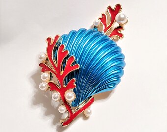 Art Deco Carved ResinShell Brooch