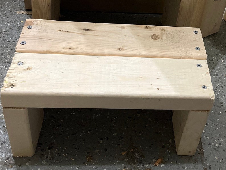 Kindertisch und Hocker aus Holz Tisch mit 2 Hockern Bild 2