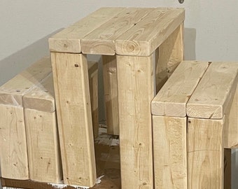 Kindertisch und Hocker aus Holz - (Tisch mit 2 Hockern)