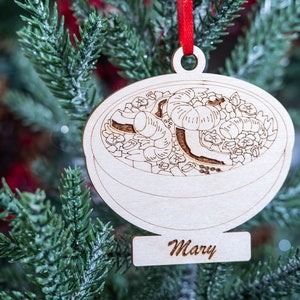 Adorno navideño personalizado de ceviche, adorno de madera con comida peruana, nombre familiar personalizado para amantes de la gastronomía, adorno de madera grabado.