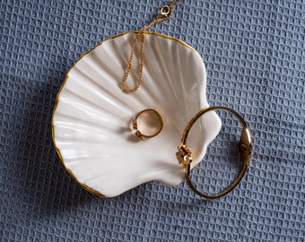 Ceramic seashell jewelry dish white & gold,unique woman gift,porcelain jewelry holder,mother's day gift,housewarming gift,ceramic ring dish