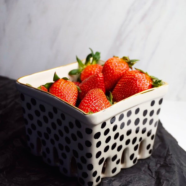 Porcelain berry basket,Ceramic berry box with polka dots design,Fruit basket,Fruit bowl,Handmade pottery,Kitchen decor,Fridge organisation