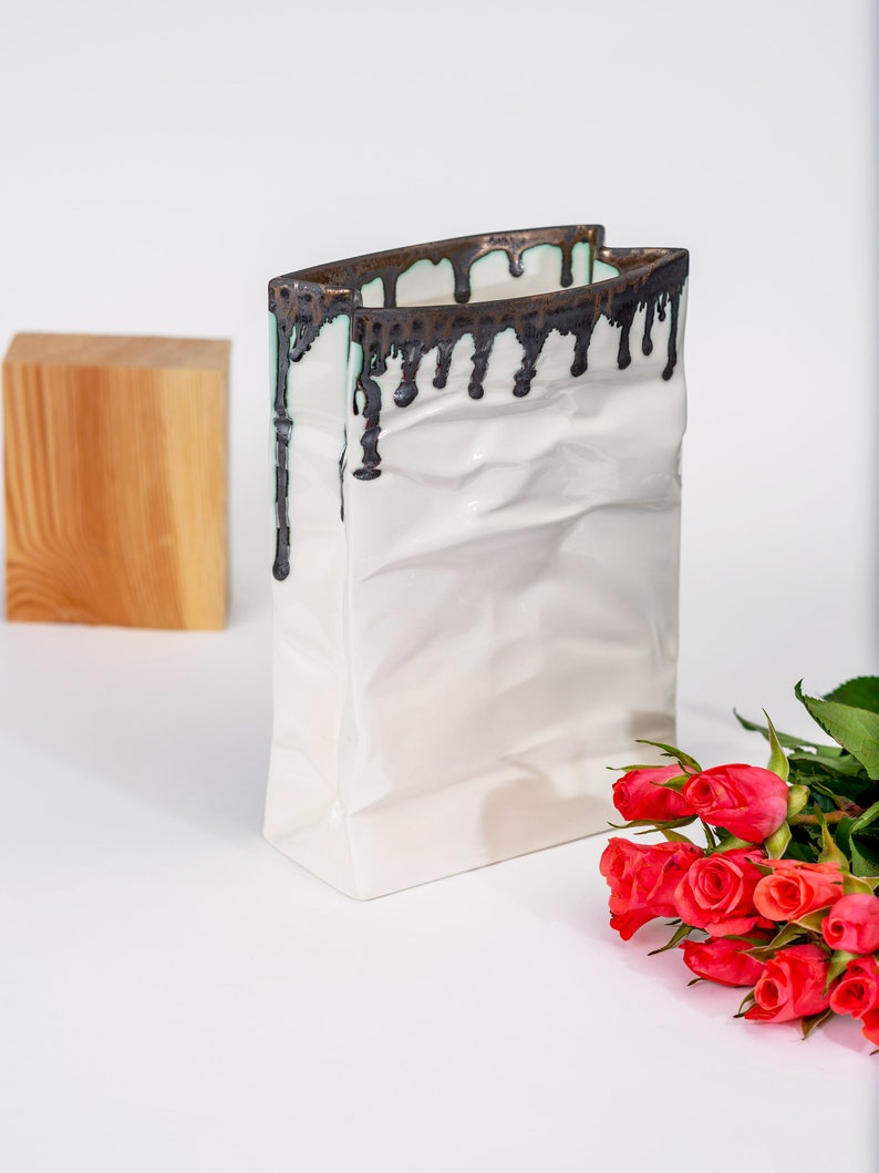 Porcelain vase bag in white with golden details,Ceramic vase bag,Ceramic modern vase,Minimalist design vase,Housewarming gift,New home gift image 2