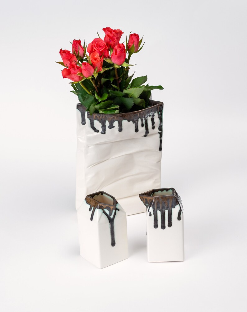 Porcelain vase bag in white with golden details,Ceramic vase bag,Ceramic modern vase,Minimalist design vase,Housewarming gift,New home gift image 6