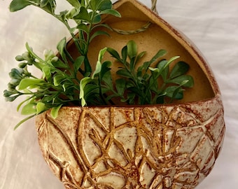 Drop hanging wall pocket neutral clay handmade