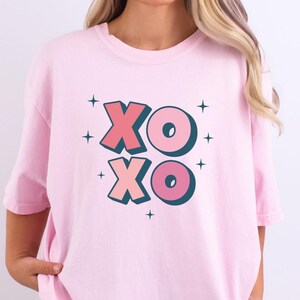Comfort Colors® XOXO Shirt, XOXO Valentine&#39;s Day Shirt, Cute Valentine Shirt, Pink Valentine Gift, Gifts for Girlfriend, Valentines Day Gift