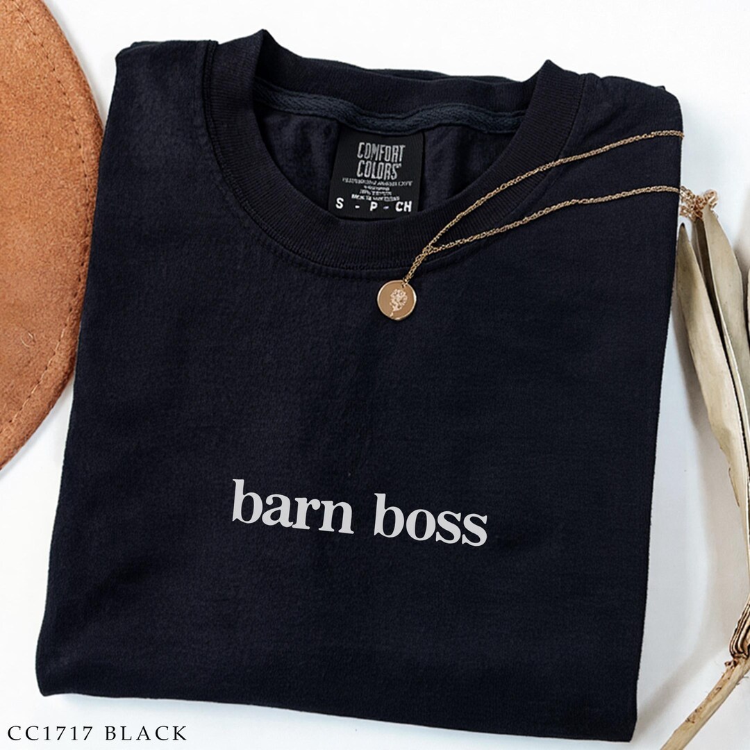 Minimalist Farm Tee: Barn Boss, Funny Farmer Outfit, Sassy Animal Lady ...
