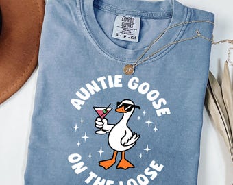 Comfort Colors® Auntie Goose On the Loose Shirt, Funny Aunt Silly Goose Shirt, Favorite Auntie Gift, Pregnancy Reveal Gift For New Aunt Tee