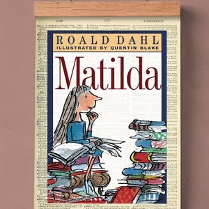 Druckbares Buchcover von Matilda von Roald Dahl, Literatur Poster, Klassenzimmer Wandkunst, Buch Cover Druck, englische Literatur, Kinderklassiker