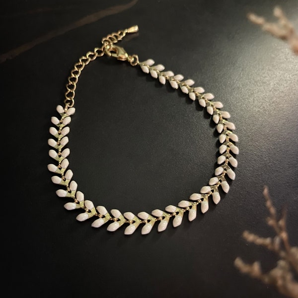 Gold and white leaves bracelet, Laurel wreath link bracelet, White charm, Gold plated, Bracelets for brides, Elegant simple bracelet, MB57