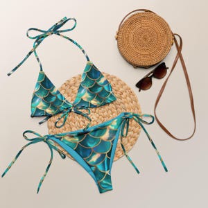 Bikini de hilo reciclado con estampado de escamas de sirena