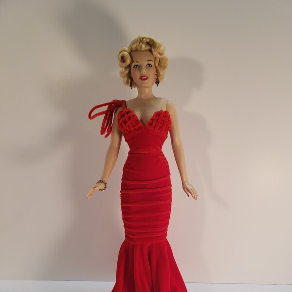 The Franklin Mint Marilyn Monroe Portrait Doll 16" Pre-owned Red Dress