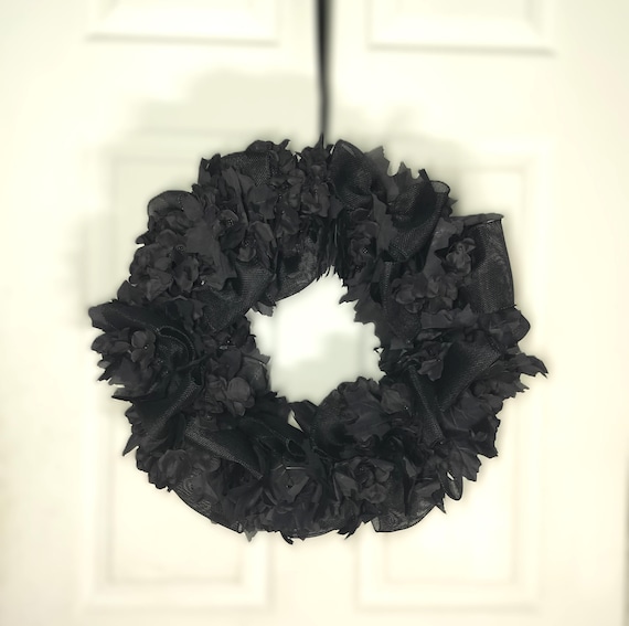 Black Leaves & Loops Wreath