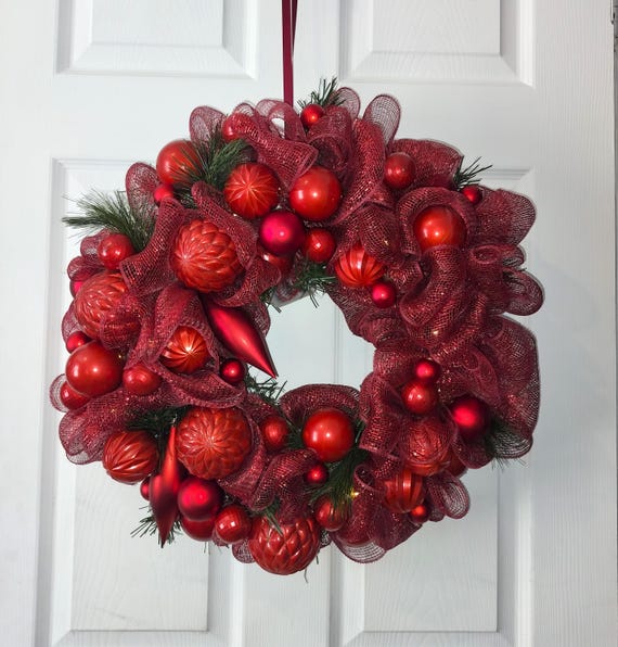 20-inch Mixed Red Mesh Wreath