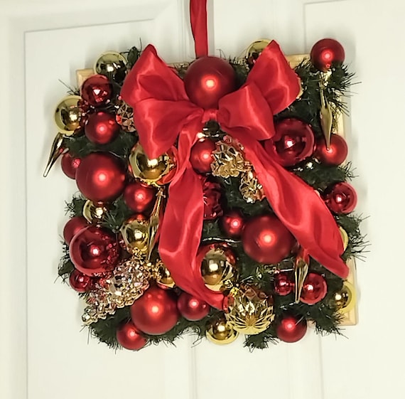 Red and Gold Holiday Frame Sq