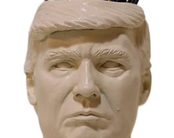 PORTA CLIPS DE TRUMP - Envío desde Connecticut. El recipiente es magnético; puedes añadir tus propios clips.