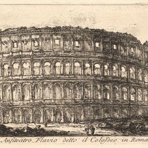 Op de afbeelding: Een antieke ets van het Colosseum in Rome, Italië. De afbeelding toont de buitenkant van het oude amfitheater, met zijn gewelfde structuur en verweerde uiterlijk. De tekst onderaan luidt "Anfiteatro Flavio detto il Colosseo in Roma."
