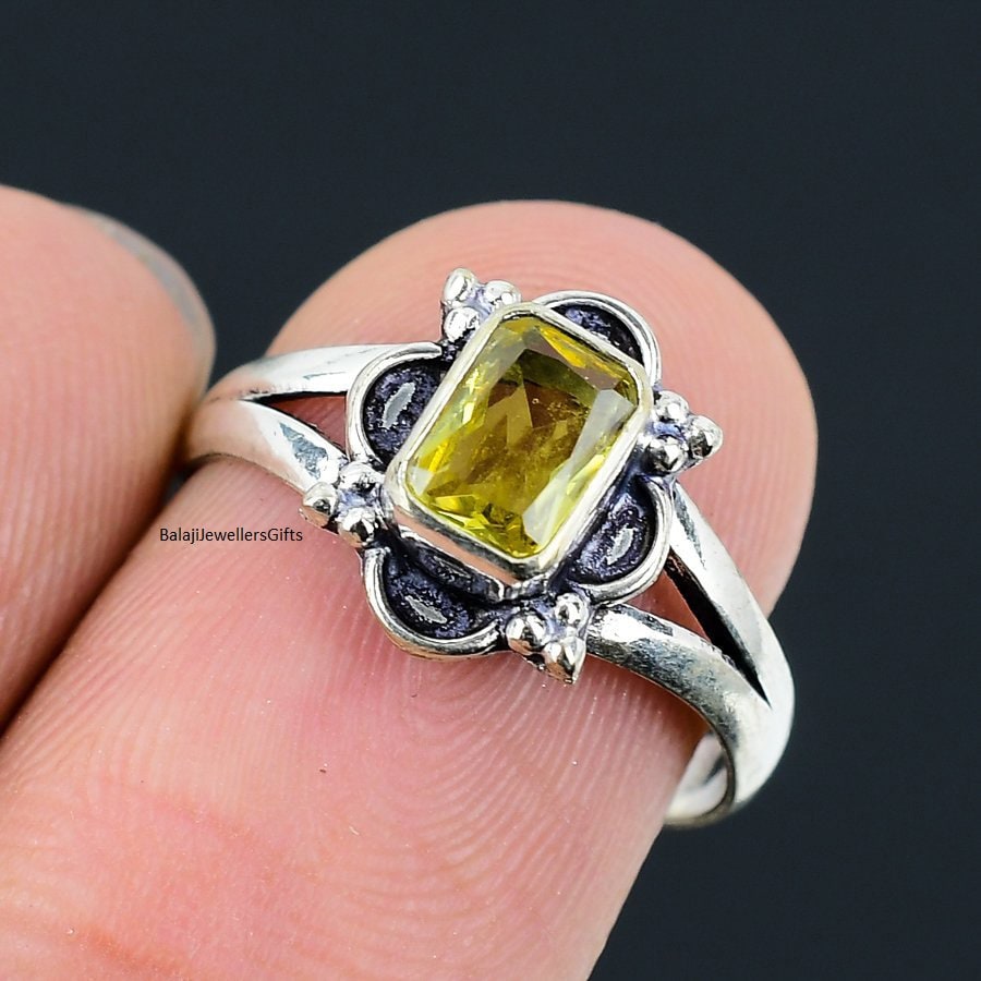 ペリドットの宝石リング：925スターリングシルバーのステートメント