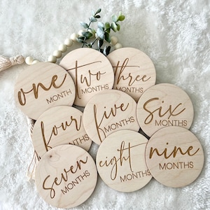 Disques d'étape mensuels, signe de nom de bébé, annonce de bébé, cadeaux de bébé personnalisés, accessoire de photo de bébé, cartes d'étape de bébé, cadeau de douche de bébé