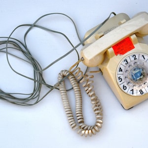 Desk Top Beige Vintage Rotary Dial Phone Western Electric Bell System with Plastic Dial