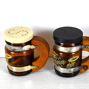 Vintage Siesta Ware Like Glass Salt and Pepper Shakers- Brown Barrel Steins - Las Vegas