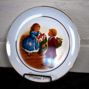 Vintage Avon Decorative Plate - Christmas 1984