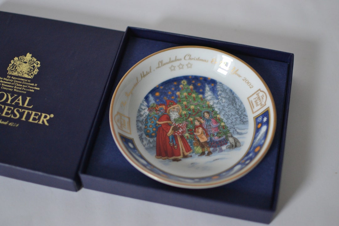 2002 Vintage Royal Worcester Porcelain Christmas Dish Designed by Sue
