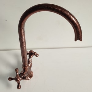 Schwanenhalshahn in Kupfer-Finish, gravierter Einloch-Wasserhahn für Bad und Küche