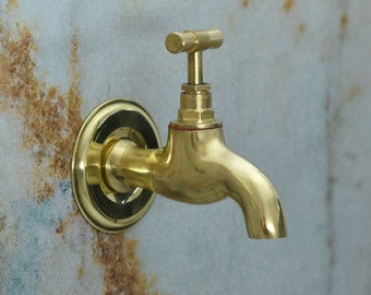 Unlackierter Messingwasserhahn, kleiner Wandwasserhahn, Gartenwasserhahn, antiker Vintage-Hahn, Wandhalterung, traditioneller Wasserhahn