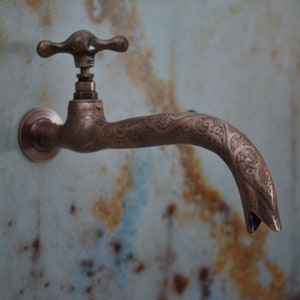 Gravierter Wasserhahn Kupferteil Antik Vintage Wasserhahn Kupfer Wasserhahn Altgolden Baddekor Ausgefallener alter Wasserhahn Kupfer
