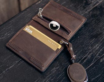 Leather Wallet for Men – Magnetic Closure, Zip Pocket for AirTag, ID Window – with Retractable Reel or Chain – Gift for Rider or Traveler