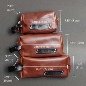 Trousse de toilette en cuir personnalisée pour hommes Monogram Dopp Kit for Groomsmen Kit de rasage de voyage en cuir véritable Cadeau d'anniversaire pour papa image 9