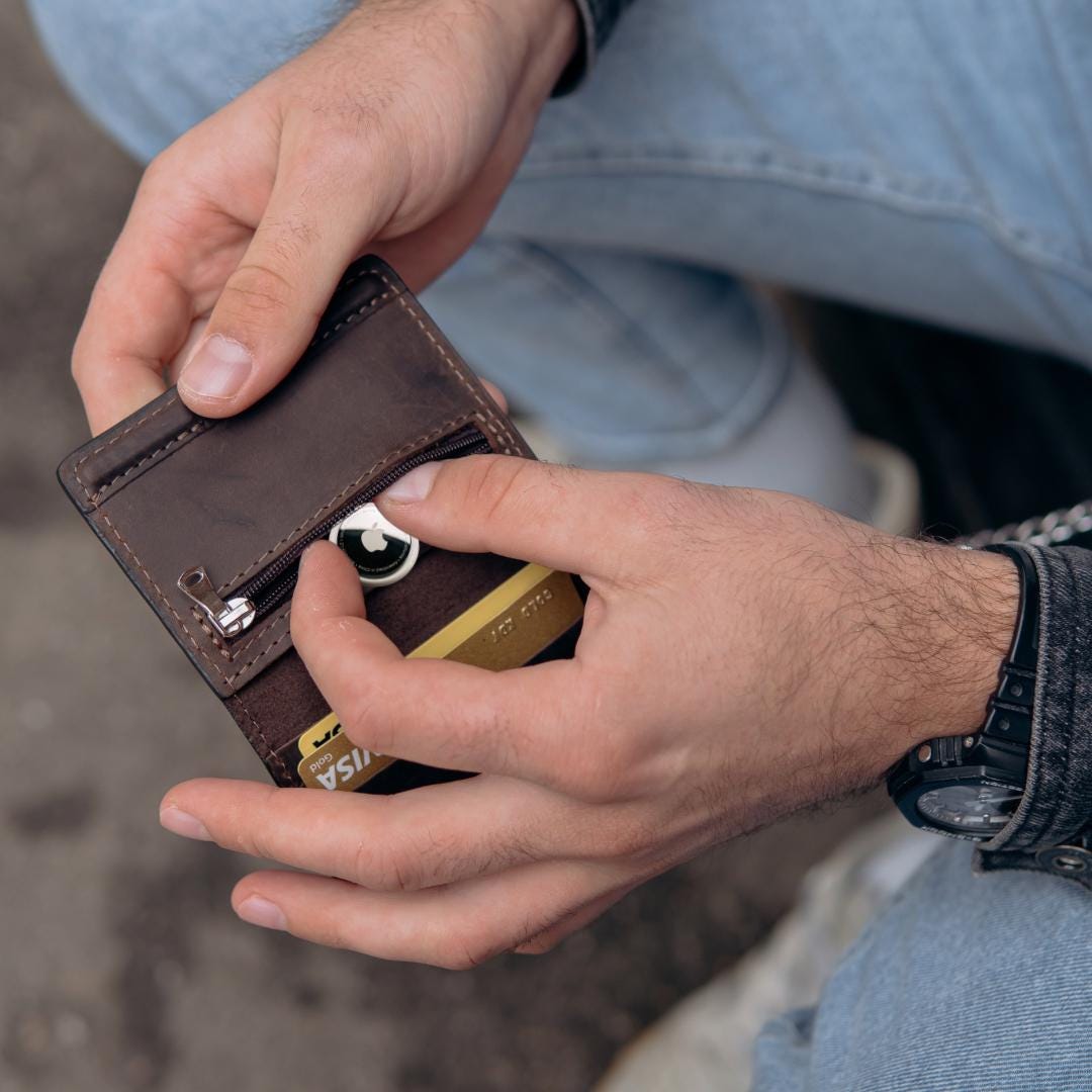 Compact EDC Leather Wallet – Magnetic Closure, Zip Pocket, ID