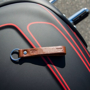 Personalisatie lederen sleutelhanger, handgemaakte leren sleutelhanger voor mannen, sleutelhoes voor motorrijder, motorfiets sleutelhanger, motorfiets cadeau afbeelding 4