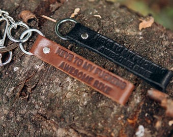 Personalized Leather Keychain with Custom Text – Engraved Key Fob with Optional Metal Chain – Minimalist Key Ring – Custom Biker Gift