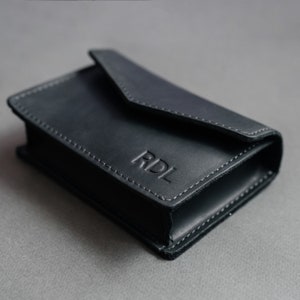 Luxus Leder Spielkartenetui Anpassung - Halten Sie Ihr Deck sicher und organisiert und verleihen Sie Ihrer Spielesammlung einen Hauch von Eleganz