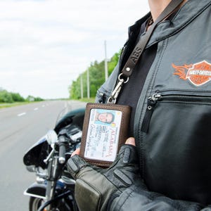 Portefeuille de motard personnalisé en cuir avec chaîne ou sangle en acier inoxydable au choix - Portefeuille pour motard - Cadeau pour amateur de moto