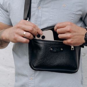 Custom Leather Waist Bag – Travel Fanny Pack, Unisex Belt Bag, Crossbody Hip Bag, Festival Bag, Personalized Gift for Her or Him