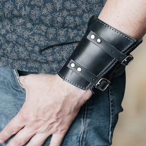 Cartera de cuero genuino hecha a mano - Cartera minimalista con puños para motociclistas, conductores y motoristas - Regalo unisex